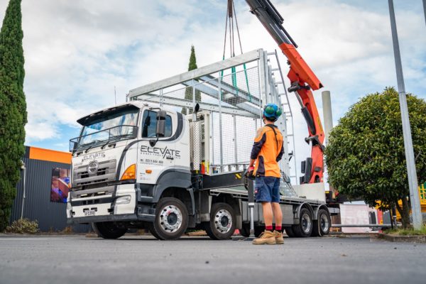 new_billboard_lift_elevate_crane_truck_transport_16